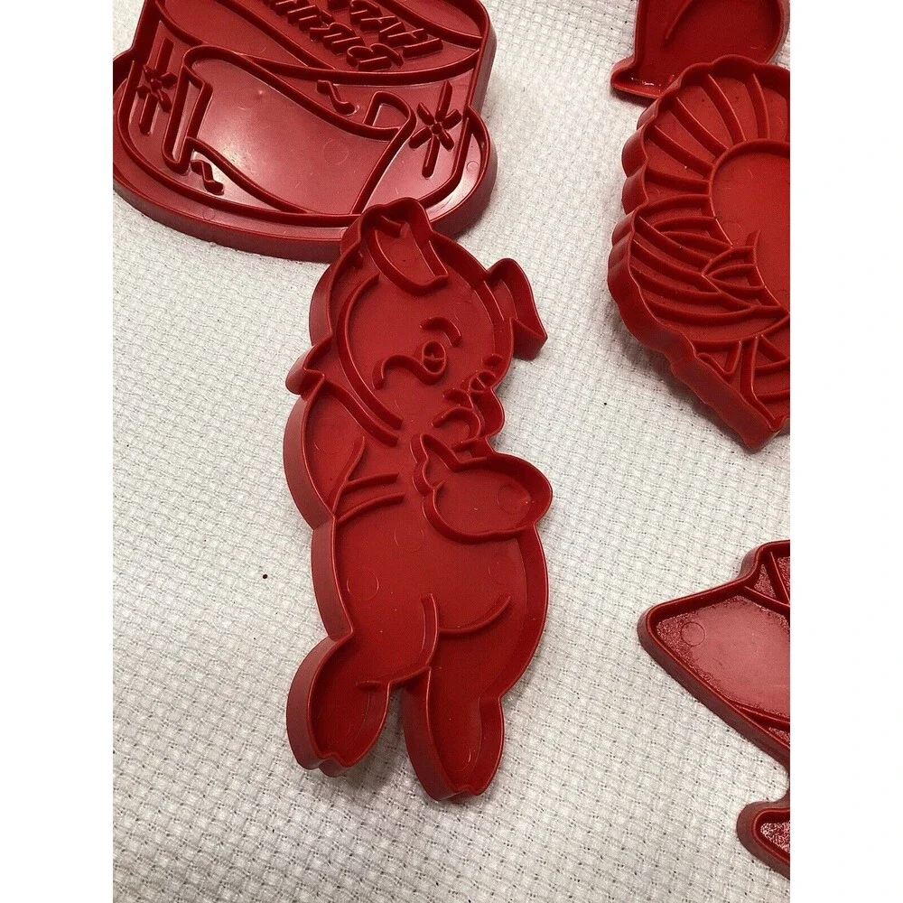 Tupperware Holiday Red Cookie Cutters w Handles Set of 8 Vintage